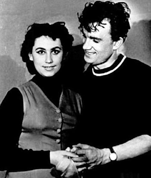 Майя Менглет и Евгений Урбанский в спектакле «Раскрытое окно»