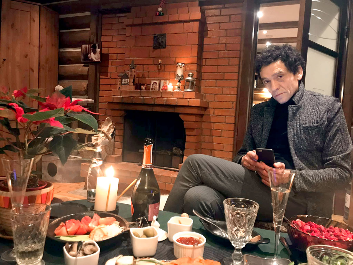 Теперь Александр Орлов может, не скрываясь, выпить за Родину, выпить за Сталина