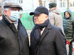 Неузнаваемая Елена Батурина открыла мемориальную доску в честь своего супруга — Юрия Лужкова