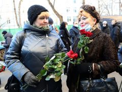 Неузнаваемая Елена Батурина открыла мемориальную доску в честь своего супруга — Юрия Лужкова