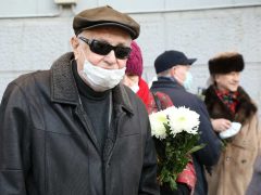 Неузнаваемая Елена Батурина открыла мемориальную доску в честь своего супруга — Юрия Лужкова