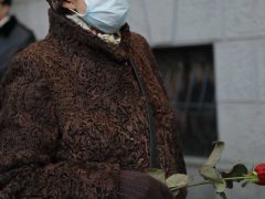 Неузнаваемая Елена Батурина открыла мемориальную доску в честь своего супруга — Юрия Лужкова