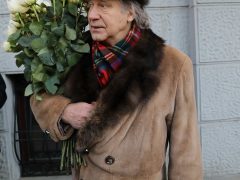 Неузнаваемая Елена Батурина открыла мемориальную доску в честь своего супруга — Юрия Лужкова