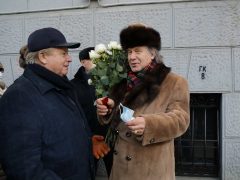 Неузнаваемая Елена Батурина открыла мемориальную доску в честь своего супруга — Юрия Лужкова