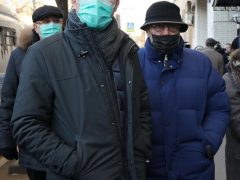 Неузнаваемая Елена Батурина открыла мемориальную доску в честь своего супруга — Юрия Лужкова