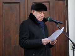 Неузнаваемая Елена Батурина открыла мемориальную доску в честь своего супруга — Юрия Лужкова