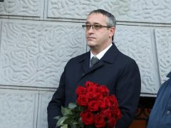 Неузнаваемая Елена Батурина открыла мемориальную доску в честь своего супруга — Юрия Лужкова