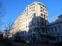 Неузнаваемая Елена Батурина открыла мемориальную доску в честь своего супруга — Юрия Лужкова