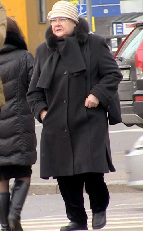 Иванова изредка выходила из дома, чтобы купить продукты