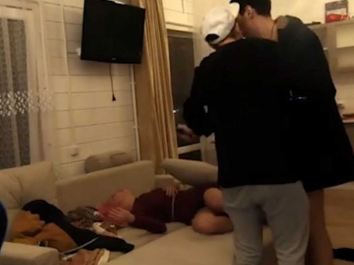 Блогер во время прямого эфира показал мертвую подругу 