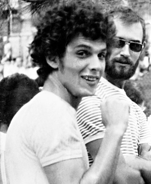 Юный Борис Плотников (с бородой и в очках) в студенческие годы с однокурсником Сергеем Киндышевым