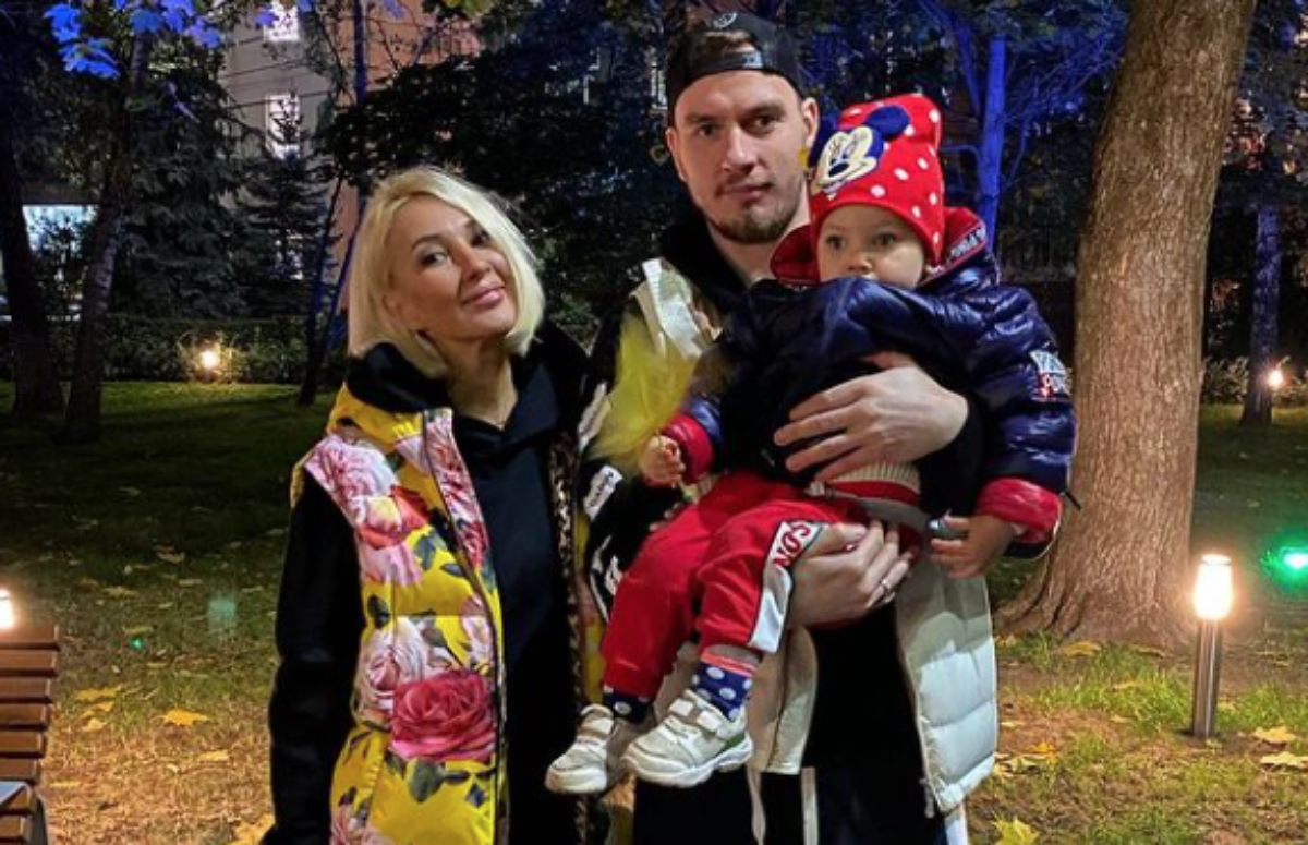 Лена Кудрявцева с семьей