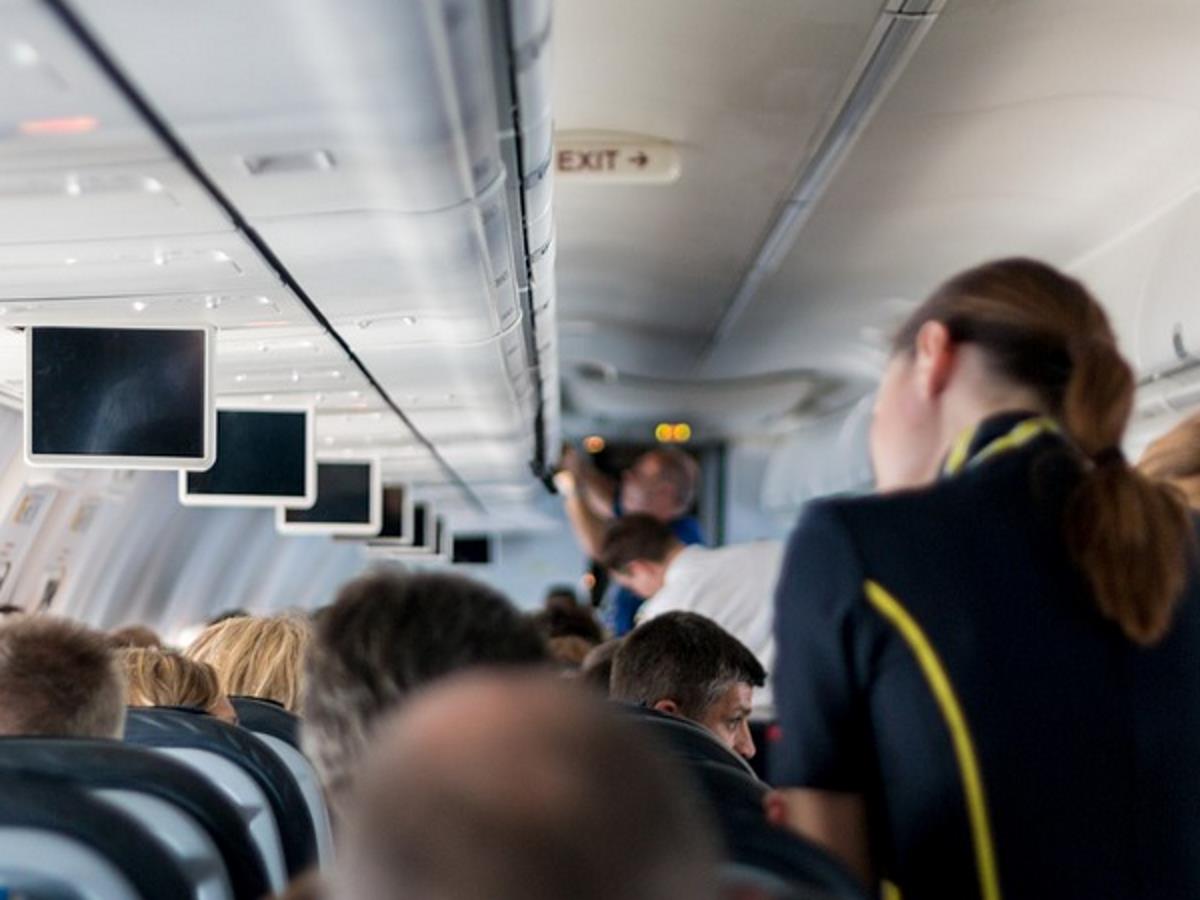 Стюардесса рассказала о странных просьбах пассажиров