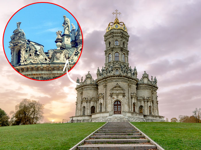 Храм украшают статуи восьми апостолов и высеченные в камне ангелы