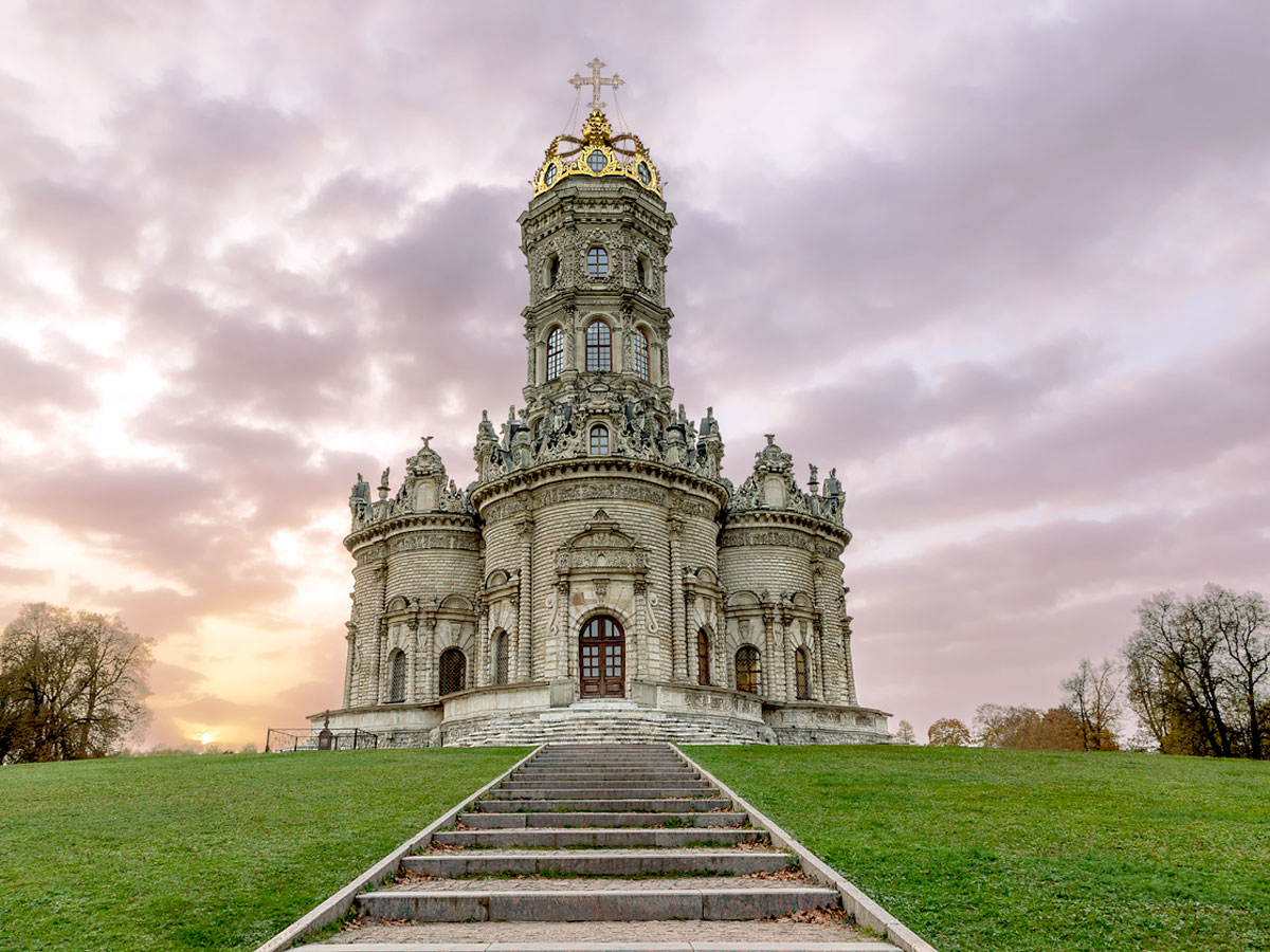 Можно посетить полмира и даже другие планеты, не выезжая из России