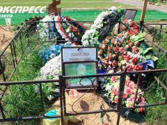 Могила Владимира Шаинского летом 2019 года. Фото: «Экспресс газета»/ Руслан Вороной