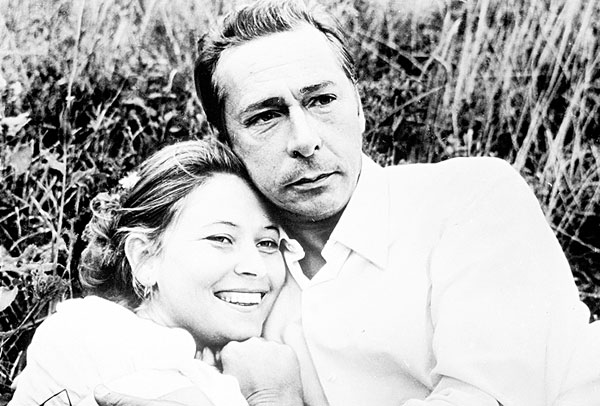 На съемках «Здравствуй и прощай» Зайцева сблизилась с Ефремовым. Но, говорит, романа не было, хотя и не разлучались даже вне площадки