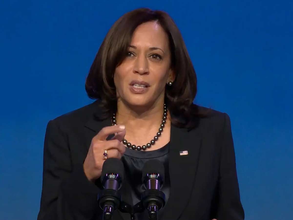 Темнокожую Камалу Харрис отбелили для обложки журнала мод