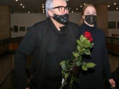 Молодая жена под ручку привела Диброва проститься с Грачевским. Фото: Борис Кудрявов