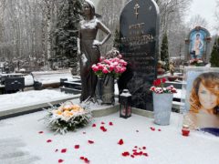 О том, что на могиле Жанны Фриске делают приворот, узнали случайно. Фото: «Экспресс газета»