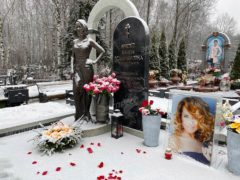 О том, что на могиле Жанны Фриске делают приворот, узнали случайно. Фото: «Экспресс газета»