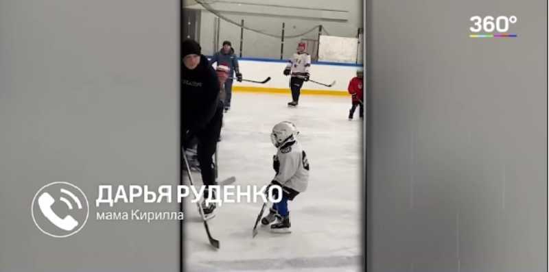 Врачи уговаривали избавиться от ребенка, но россиянка родила и сделала из сына хоккеиста
