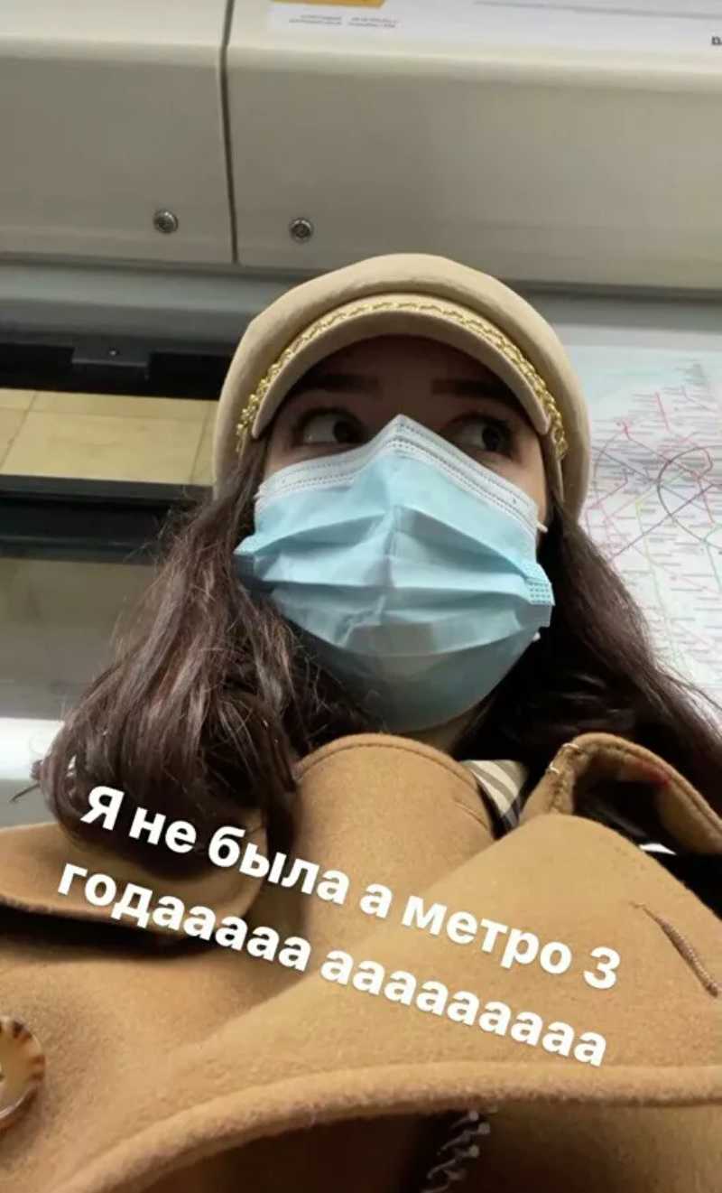Евгения Медведева спустилась в метро