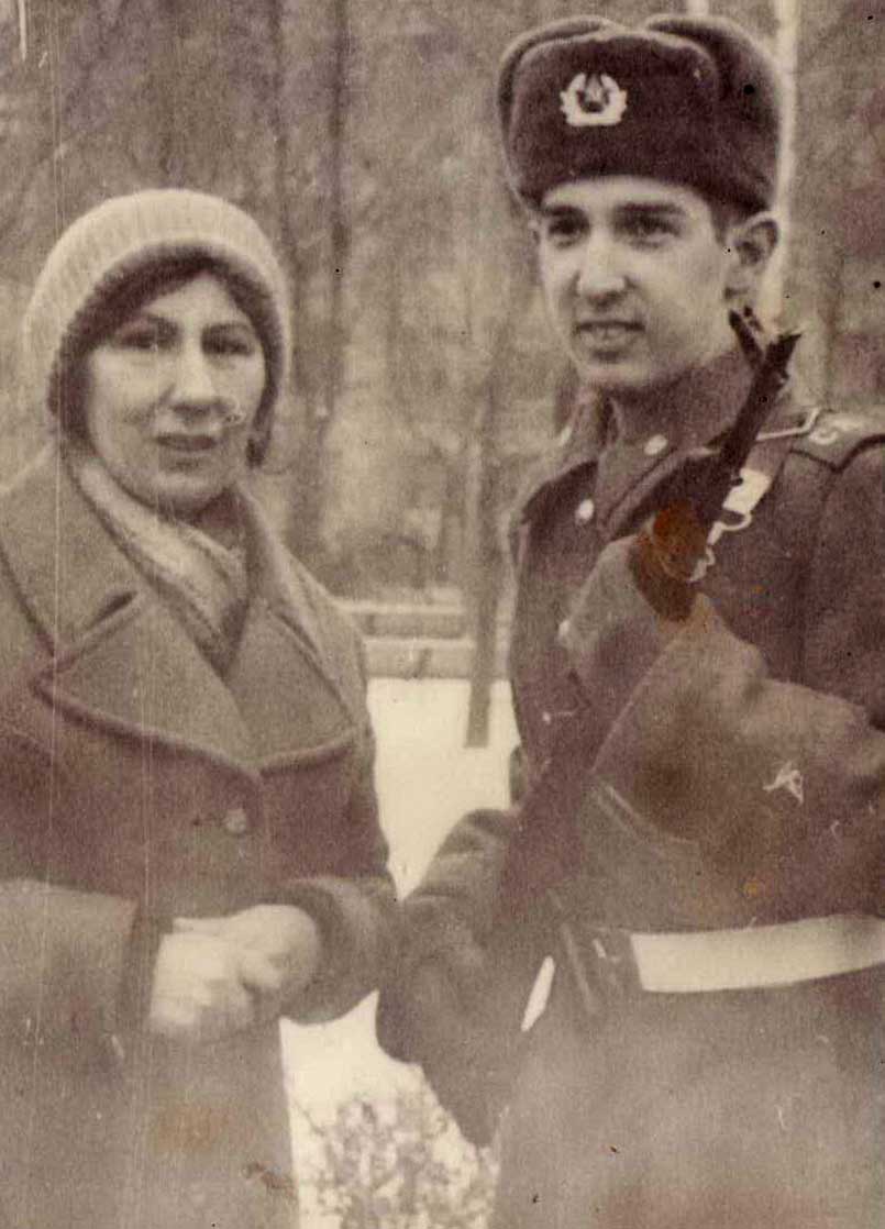 Кай Метов в армии с мамой