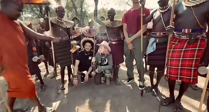 В Кении поп-звезда и ее бойфренд нашли окружение под стать своему звездному статусу