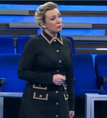 Мария Захарова появилась на публике в странном платье