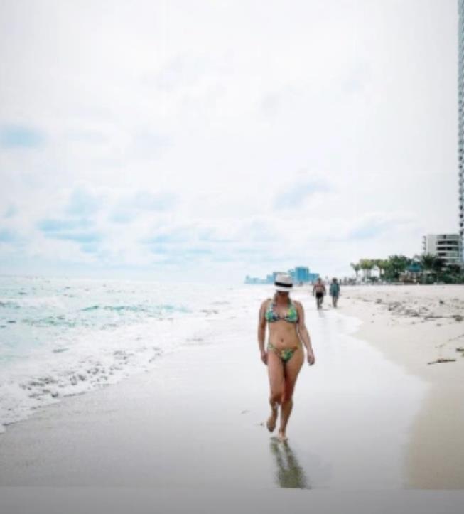 Проскурякова показала фигуру в бикини