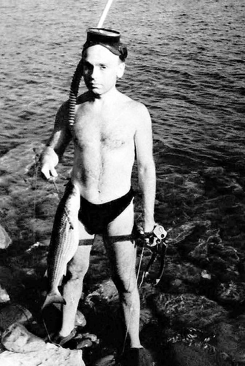 В молодости автор гимна КВН любил охотиться на рыб с гарпуном