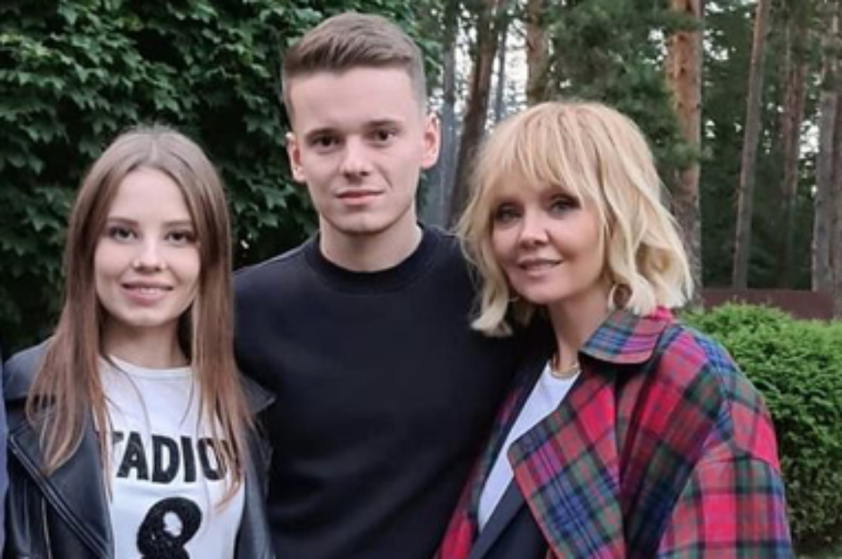 Певица Валерия стала бабушкой