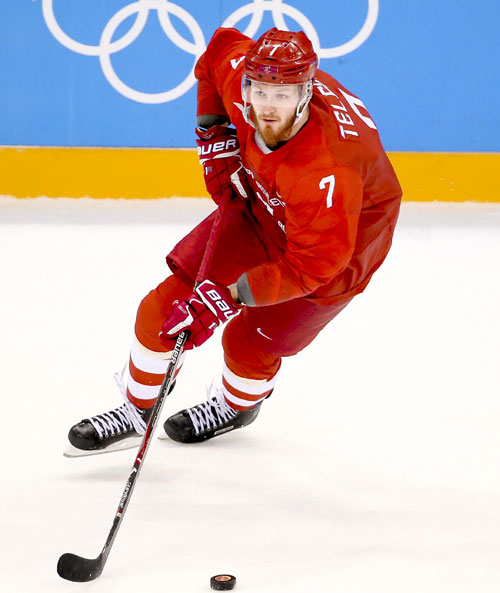 В хоккее Иван Телегин показывает мужество и спортивный характер, а за пределами льда совершает нечистоплотные поступки