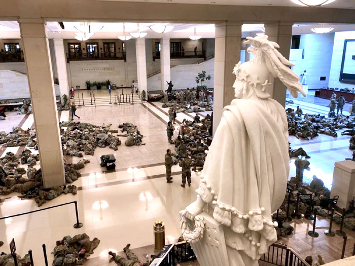 Трамп ввел в Конгресс национальную гвардию, чтобы исключить провокации демократов