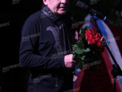 Фото с похорон Владимира Коренева