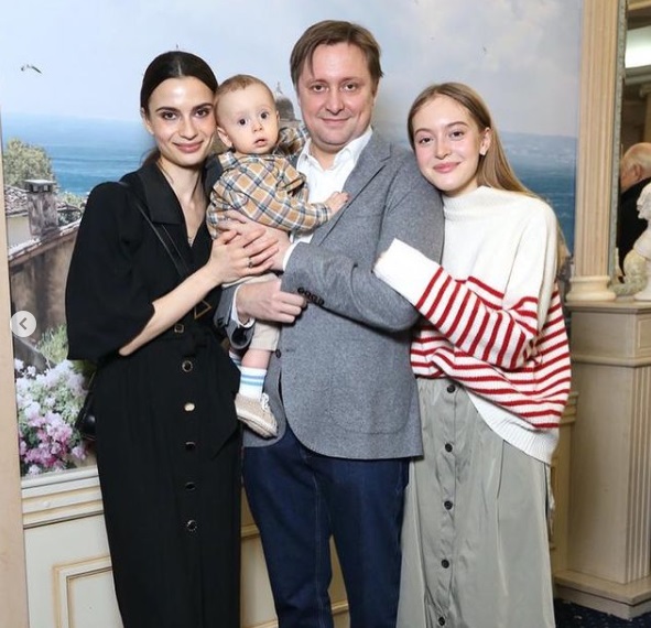 Артем Михалков с семьей