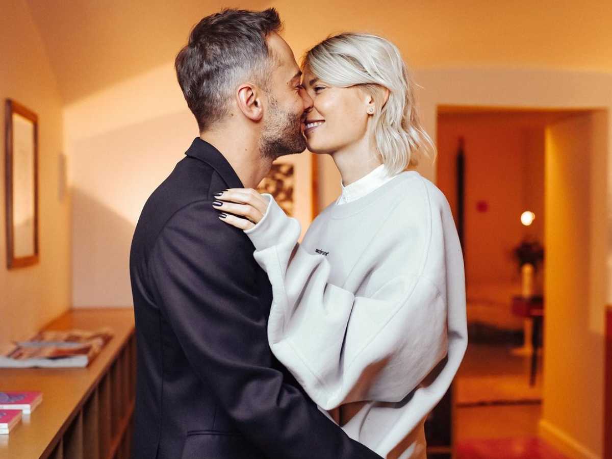 Беременная невеста Шепелева показала животик