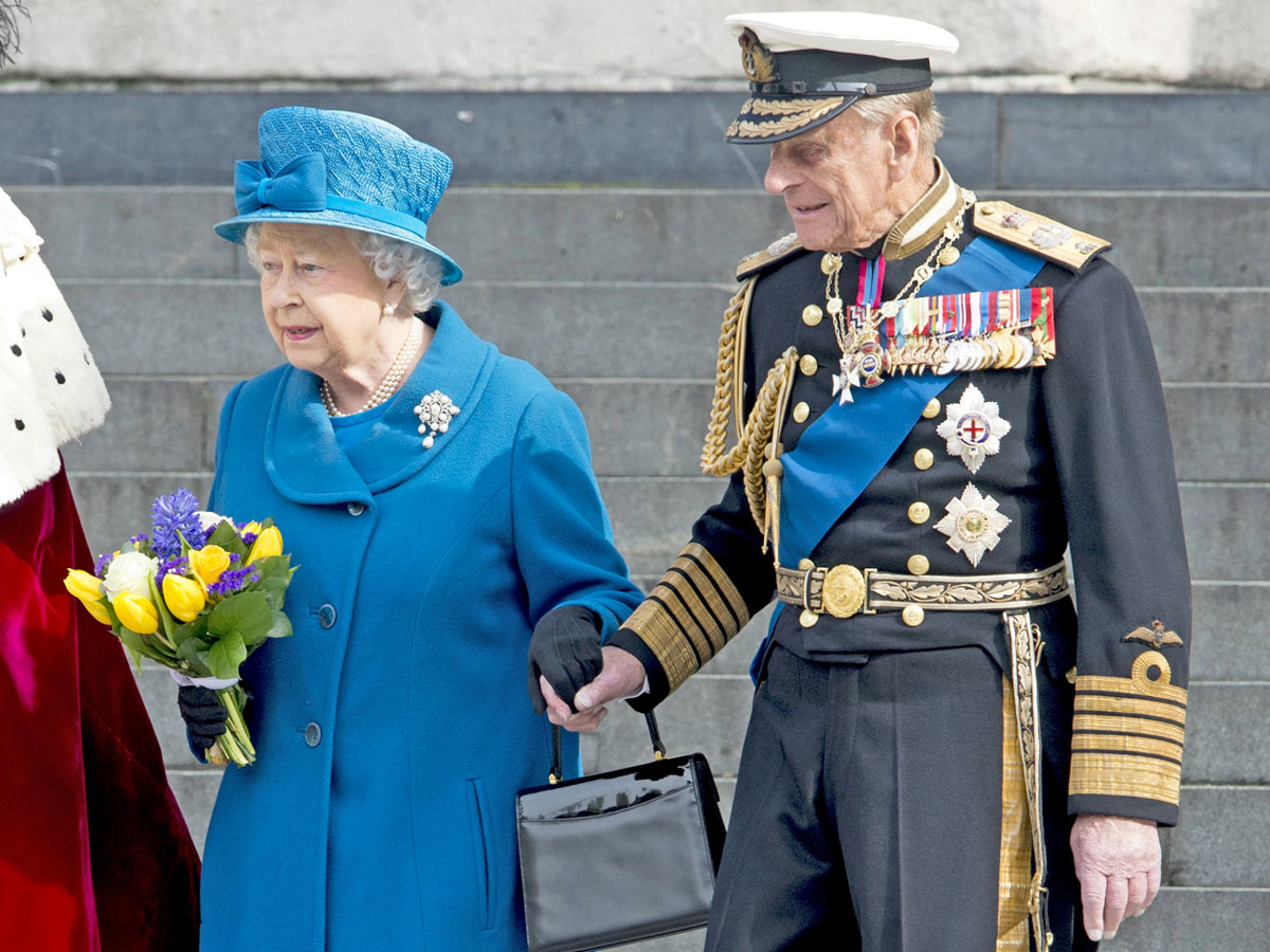 Королевские медики уверяют, что 94-летняя Елизавета II и 99-летний принц Филипп ведут регулярную половую жизнь