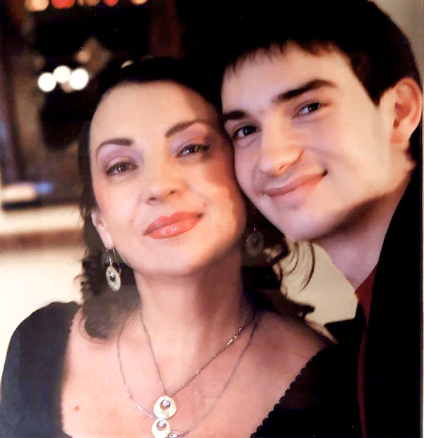 Мама и брат Андрея Бурковского