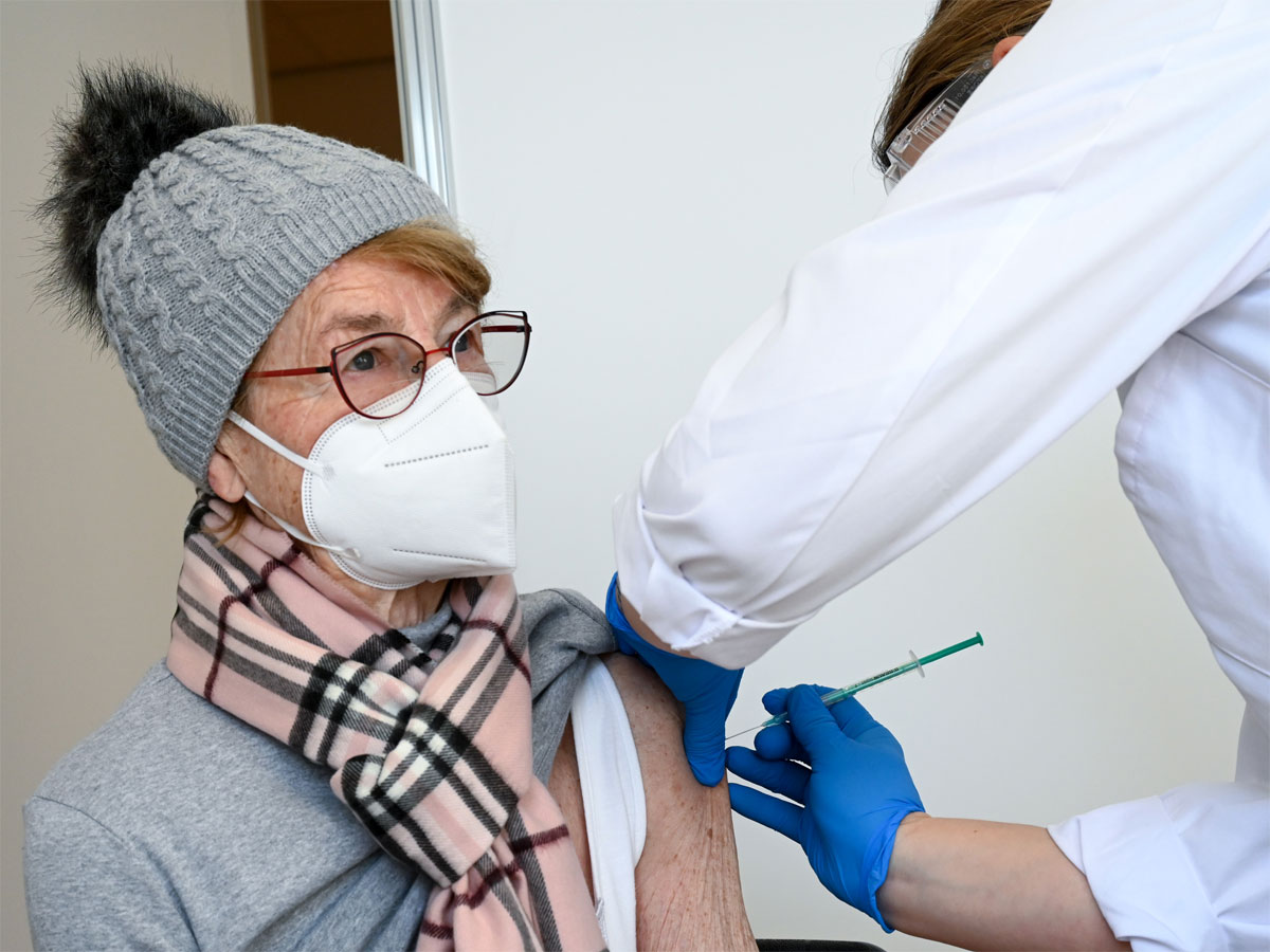 По каким мишеням бьет COVID-19