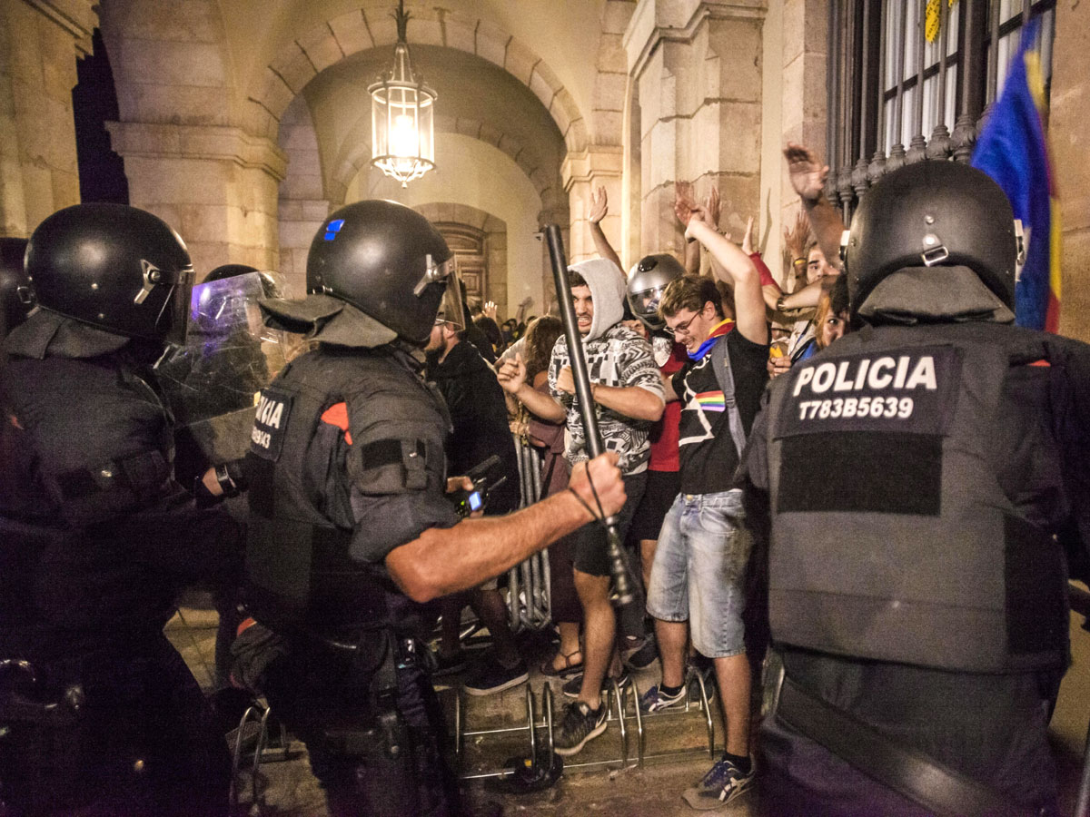 С противниками правительство Испании не церемонится