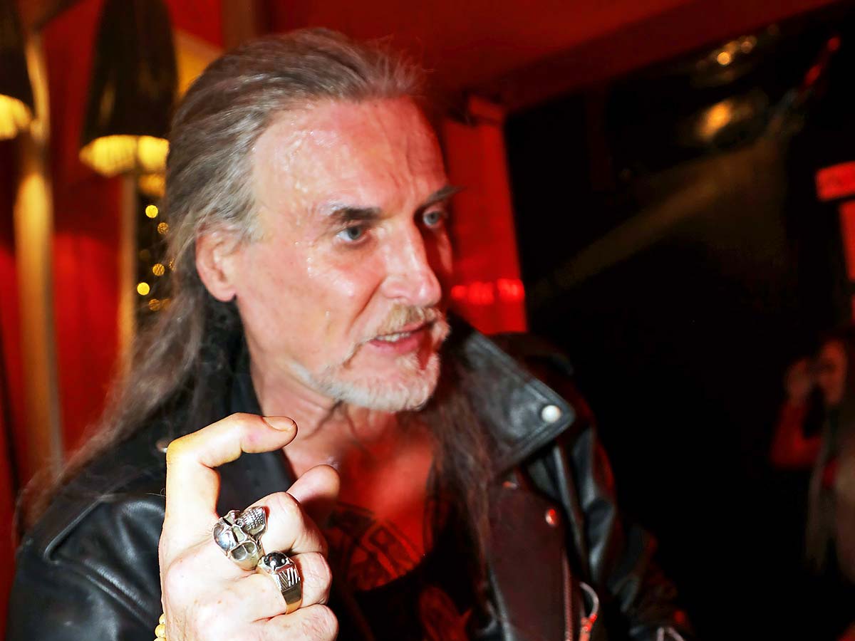 Джигурда будет продавать свой фаллос в секс-шопах