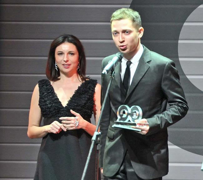 Oxxxymiron-победил-в-номинации-«Открытие-года»-в-2012-году.-На-снимке-с-актрисой-Алисой-Хазановой