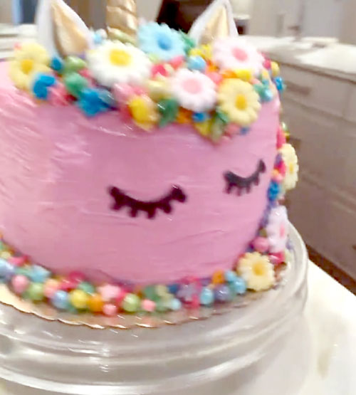 Такой торт даже жалко резать