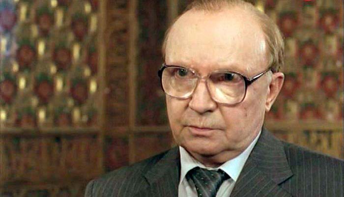 Андрей Мягков в роли председателя КГБ a сериале «Туман рассеивается», 2010