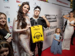 ВО ВРЕМЯ ПРЕМИИ SHOW Машина AWARDS