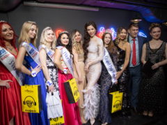 ВО ВРЕМЯ ПРЕМИИ SHOW Машина AWARDS