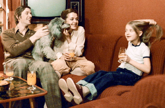 Абдулов называл падчерицу «чудовищем». «Но смотрел на меня с такой любовью, такой гордостью и восхищением, что я понимала, что я самое красивое и любимое чудовище на свете! А еще папа был моим близким другом», - признавалась Ксения