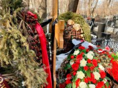 Родственники забросили могилу Армена Джигарханяна через несколько месяцев после похорон. Фото: «Экспресс газета»
